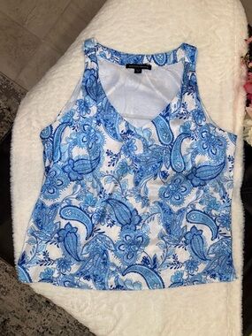 Boston Proper White and Blue Paisley V-Neck Tank Size 16